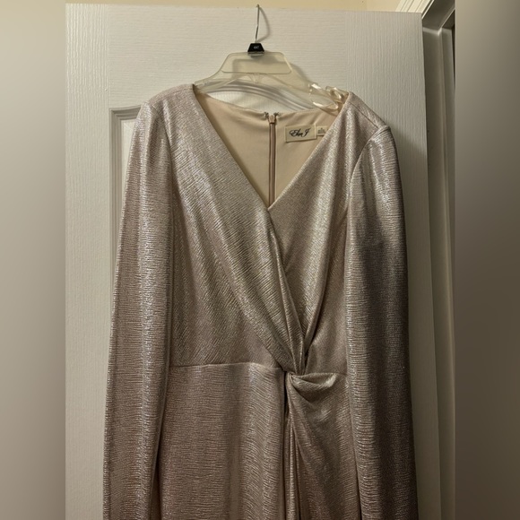 Size 10 Metalic long sleeved dress with mid-knot and  knee high slit. Worn once. - Picture 3 of 6